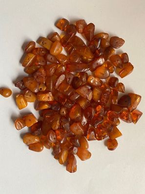Sammlung Rohbernsteine - in der Regel gelocht - 122 Gramm - Größen ca 2 cm