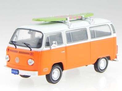 VW T2b Bus 1975 orange-weiss mit Surfboard Modellauto CLC302 IXO 1:43