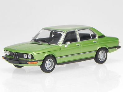 BMW e12 520 1972 taiga gruen 072 Modellauto 940023004 Maxichamps 1:43