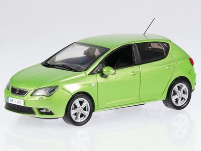 Seat Ibiza 5-Tuerer 2013 gruenmet. face green Modellauto in Vitrine 1:43