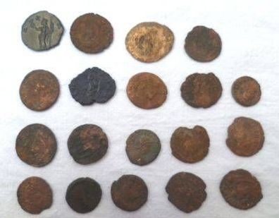 Konvolut mit 19 alten römischen Kupfermünzen