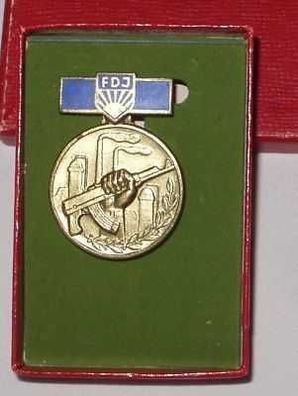 DDR Medaille Kampfauftrag der FDJ August 1961 im Etui