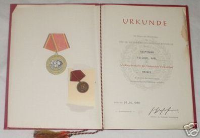 DDR NVA Verdienstmedaille in Bronze & Urkunde 1970