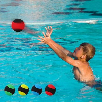 Sommer-Schwimmbad-Party schwimmender Hüpfball
