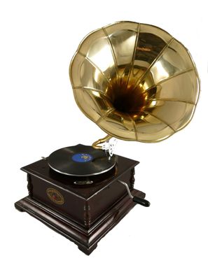 Grammophon viereckig mit Messingtrichter