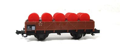 Minitrix N 13513 / 3513 Niederbordwagen mit roten Fässern 804 317 DB (5814F)