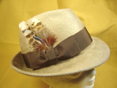 Damenhut klassischer Trachtenhut Velour beige Band braun m Feder DH283
