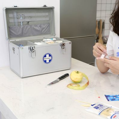 Hansiro Erste-Hilfe-Koffer Medizin-Box mit Tragegriff Silbern