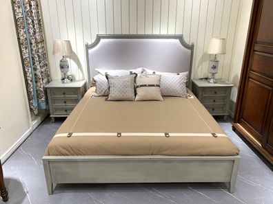 Holzbett Bett Polster Bettrahmen Möbel Doppelbett Luxus Schlafzimmer Holz grau