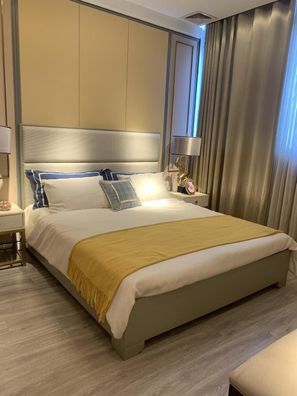 Bett Doppelbett Betten Möbel Einrichtung Schlafzimmer Design Stoff Textil neu