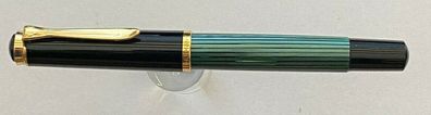 Pelikan Souverän - Kolbenfüllhalter Grün/ schwarz- Feder aus 14 Karat Gold in M