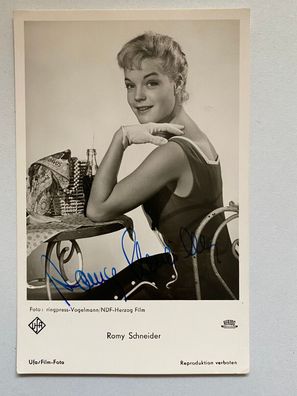 Romy Schneider - Film - original Autogramm - Größe 14 x 9 cm