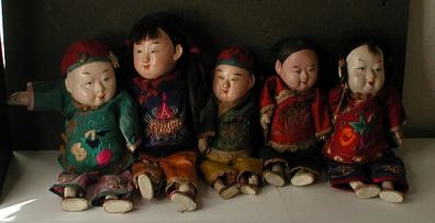 5 antike orientalische handgefertigte Puppen