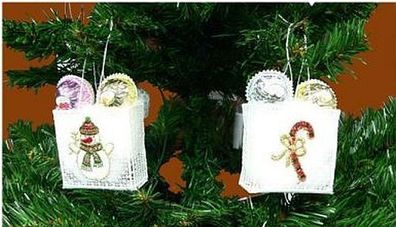 Weihnachtsanhänger - Tasche mit gesticktem Motiv - aus Plauener Spitze