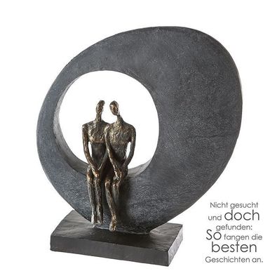 79688 Skulptur Side by side Poly Pärchen bronzefarben auf grauem Stein