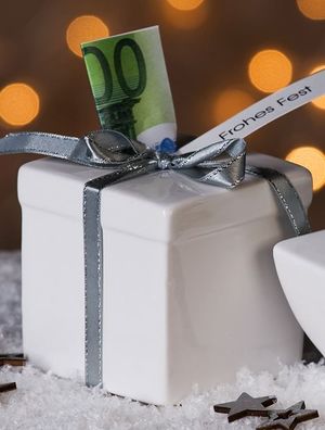 26200 Sparschwein Spardose Geschenk weiß mit silber glänzendem Geschenkband