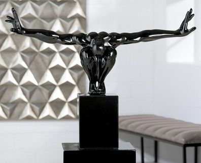 52362 Skulptur Cliffhanger aus Kunstharz Schwarz 75cm x 45cm x 21cm auf Marmor
