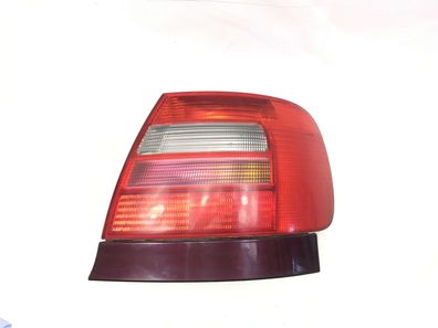 Audi A4 B5 Rücklicht Rückleuchte Licht hinten rechts HR LZ3N Rubinrot Rot
