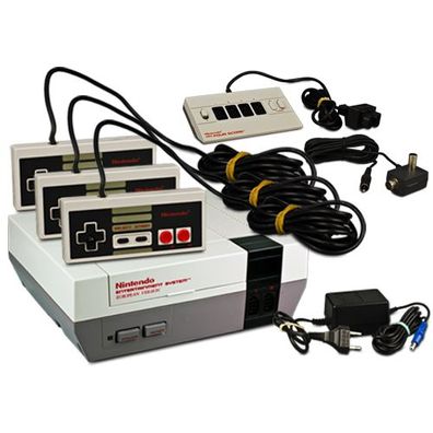 NES Konsole + 3 Controller + Kabel + Four Score Adapter - Nintendo Es