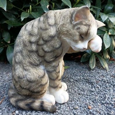 Gartenfigur sitzende Katzen Figur in grau mit Pfote oben 25 cm