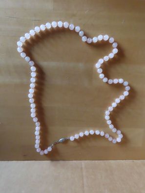 Halskette Perlenkette hell rosa alt geknotet 81 Perlen silberfarbener Schluß