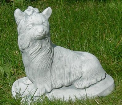Beton Figur Yorkshire Terrier H 24 cm liegend Dekofigur und Gartenfigur