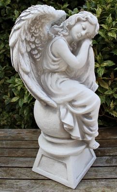 Beton Figur Engel sitzend schlafend auf Kugel H 42 cm Statue und Skulptur Beton