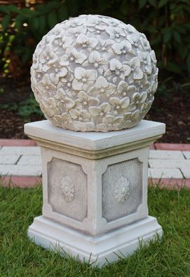 Beton Figur Kugel mit Blumenmotiv auf klassischer Säule H 46 cm Dekoelement