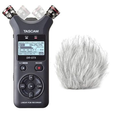 Tascam DR-07X Audio-Recorder mit Fell-Windschutz