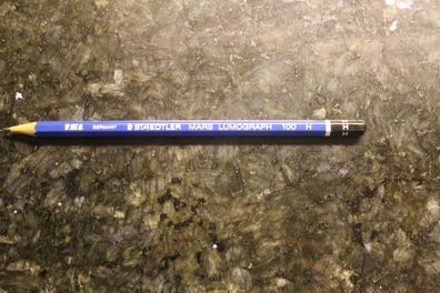 Bleistift; Mars Lumograph 100; Härtegrad = H