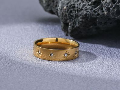 Sternchen Ring Goldfarben mit Zirkonia Steinen