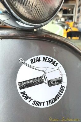 VESPA Aufkleber "Real Vespas don´t shift themselves!" - Weiß - Sticker Retro V50