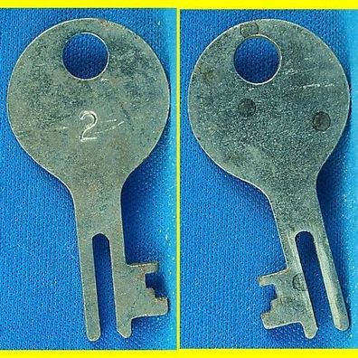 alter Flachschlüssel für Spardose / Sparschwein ca. 43 mm Schliessung 2