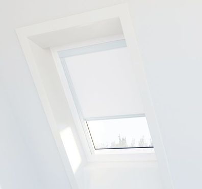 Weißes Verdunkelungsrollo für Velux ® Dachfenster - MK06 - Weißer Rahmen