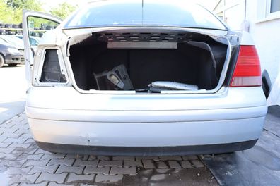 VW Bora Limousine Stoßstange hinten Heckstoßstange silber grau LB7Z