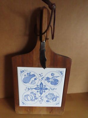 Käsebrett Messer am Magnet Holz mit blau weißer Fliese Gemüse Wandbehang