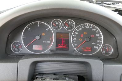 Audi A6 4B Tacho Tachometer Kombiinstrument 228.000km 4B0920933G 2,5 TDI