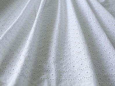 0,5m Lochstickerei-Julia, Baumwolle-Webware, 135 cm breit, weiß