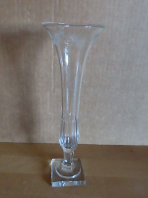 Glas Weinglas viereckiger Fuß Rebenschliff ca. 21 cm hoch