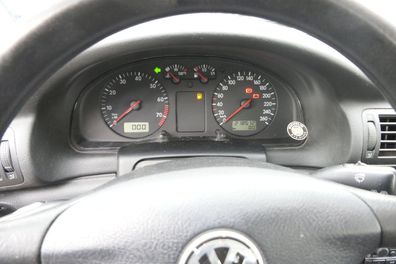VW Passat 3B Tacho Tachometer Kombiinstrument 218.000km 09052069906 1,6 74kw AHL