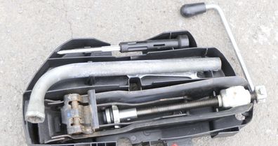 Golf Passat Bordwerkzeug Pannenset Wagenheber für Ersatzrad Notrad Schlüssel