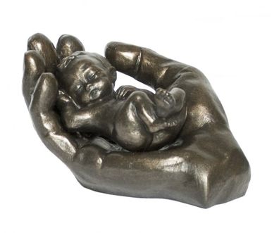 Behütet getragen Kind Baby in Hand beschützt Figur Emotion Bronzeoptik