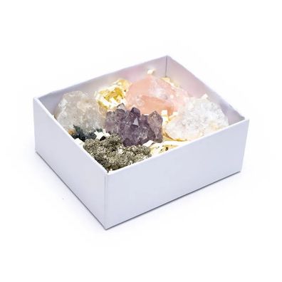 Geschenkbox mit 5 rohen Kristallsteinen -- 8,5x10x4cm