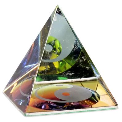 Kristall Pyramide Yin Yang -- 6x6x6 cm