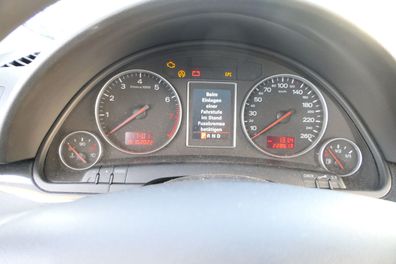 Audi A4 8E B6 Tacho Tachometer Kombiinstrument 8E0920930K Benziner