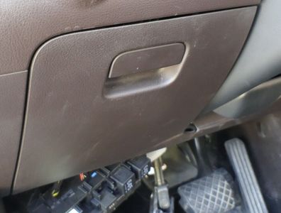 VW Passat 3C Verkleidung Fach Blende Abdeckung Handschufach links braun
