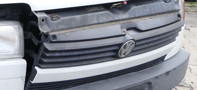 VW T4 kurze Version Grill Kühlergrill VW Zeichen Logo weiß 701853653