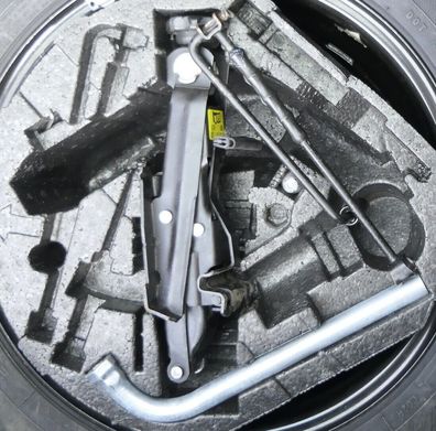 VW Golf Passat Beetle Bordwerkzeug Wagenheber für Ersatzrad Notrad Schlüssel