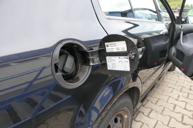 Skoda Octavia 1U Limousine Tankdeckel Deckel Tank Tankverschluß schwarz LF9R