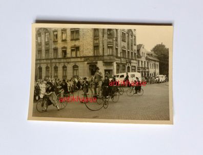 altes DDR Veranstaltung Foto Hochrad Laufrad Fahrrad Dreirad Oldtimer